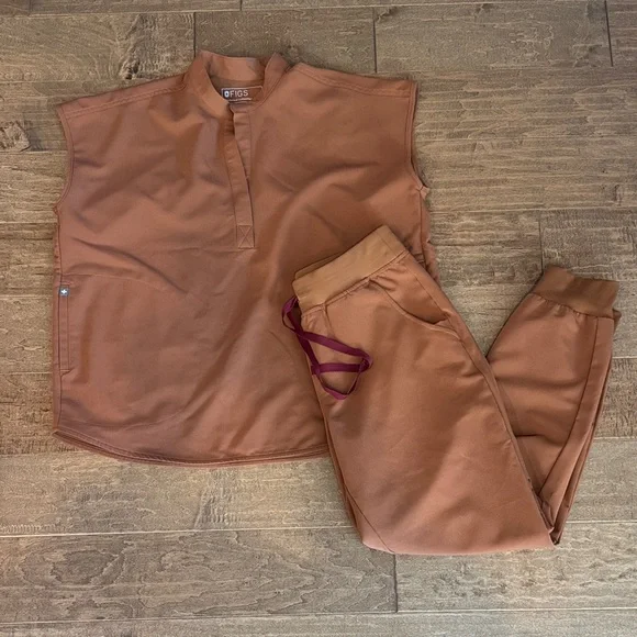 Figs Women's Mocha - Picture 1 of 1